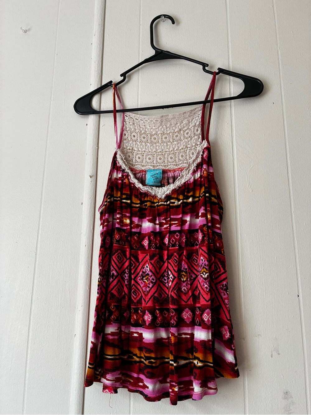 Happening In the Present geometric patterned tank top w/ lace trim